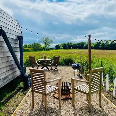 Henge Hideaway * Thornborough