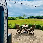 Henge Hideaway * Thornborough
