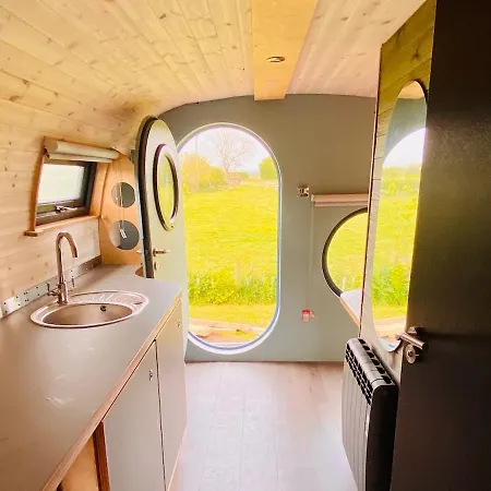 Henge Hideaway Ferienhaus *